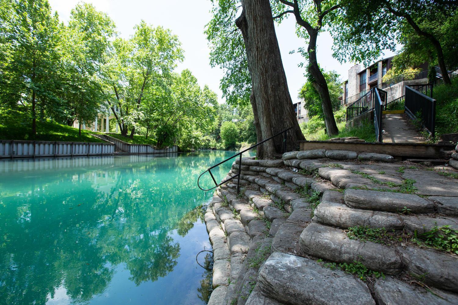 The Iron Cactus Condo On The Comal Cw C102 Нью Браунфелс Экстерьер фото