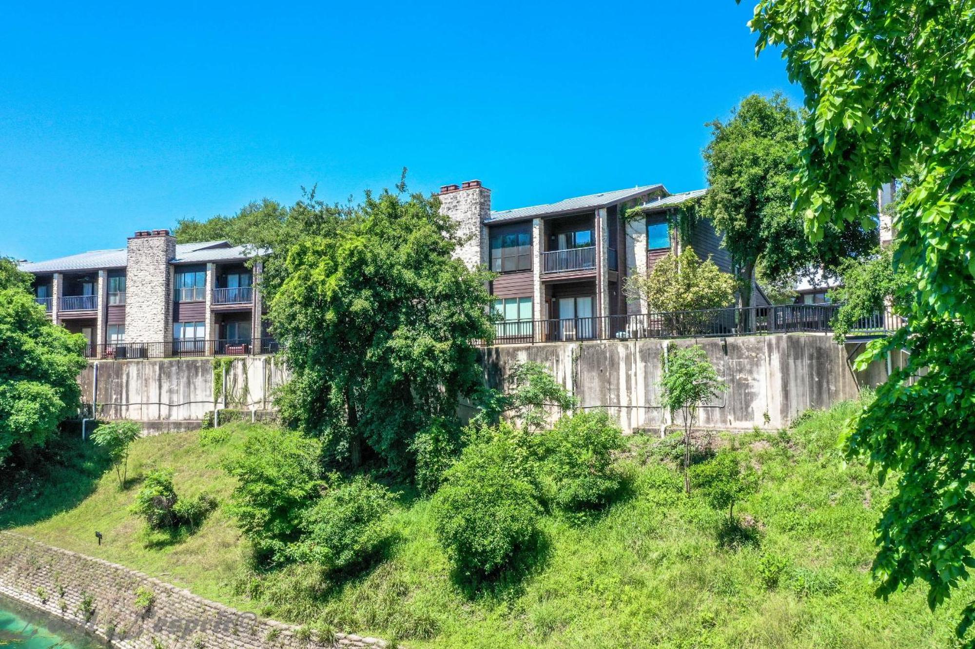The Iron Cactus Condo On The Comal Cw C102 Нью Браунфелс Экстерьер фото